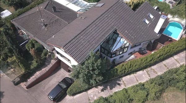 Immobilie in Waldstetten - Paradiesisches Einfamilienhaus mit wundervollem Garten und Pool. - Bild 1