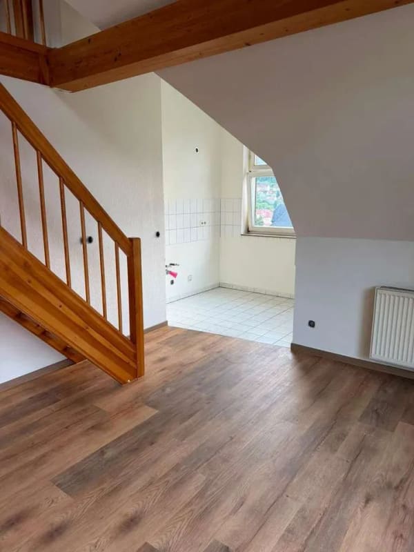 Immobilie in Meiningen - Über den Dächern von Meiningen – Charmante Maisonettewohnung mit Balkon und Weitblick - Bild 3