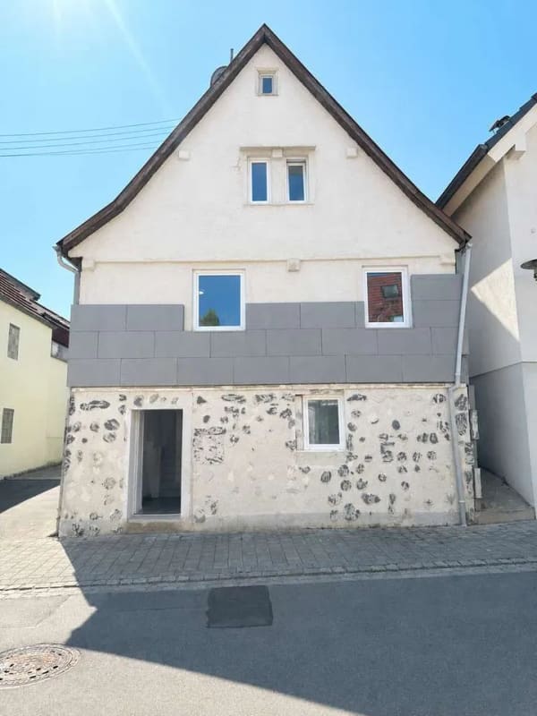Immobilie in Freiberg am Neckar - **Charmantes, saniertes Einfamilienhaus in zentraler Lage von Freiberg am Neckar** - Bild 0