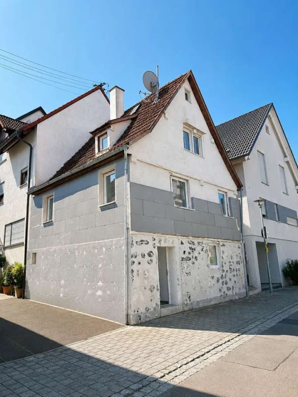 Immobilie in Freiberg am Neckar - **Charmantes, saniertes Einfamilienhaus in zentraler Lage von Freiberg am Neckar** - Bild 1