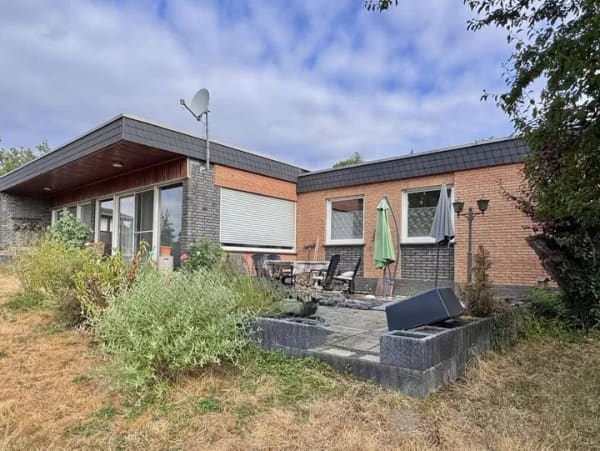 Immobilie in Mendig - PROVISIONSFREI: Bungalow, Doppelgarage, Nebengebäude, herrlicher Fernblick - Bild 0
