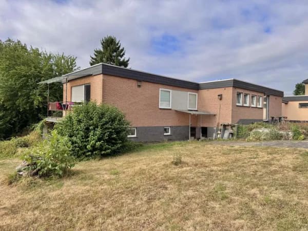 Immobilie in Mendig - PROVISIONSFREI: Bungalow, Doppelgarage, Nebengebäude, herrlicher Fernblick - Bild 1