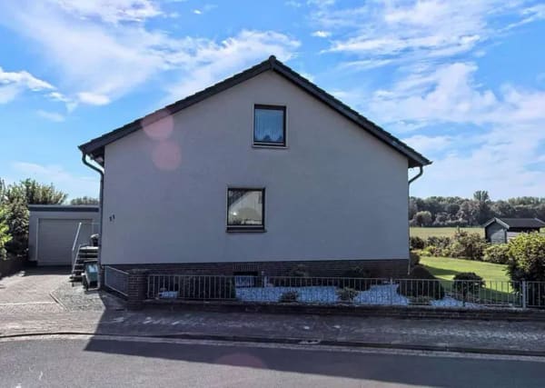 Immobilie in Giesen - KAUFANGEBOT - gepflegtes Einfamilienhaus in ruhiger Wohnlage für die ganze Familie - Bild 1