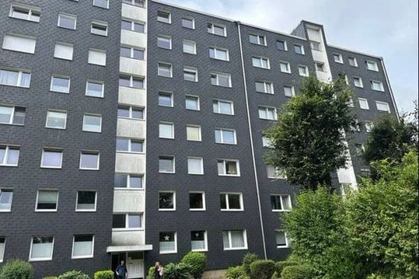 Immobilie in Heiligenhaus - Gut aufgeteilte 4-Zimmer-Wohnung mit großem Sonnenbalkon in Unterilp! - Bild 0