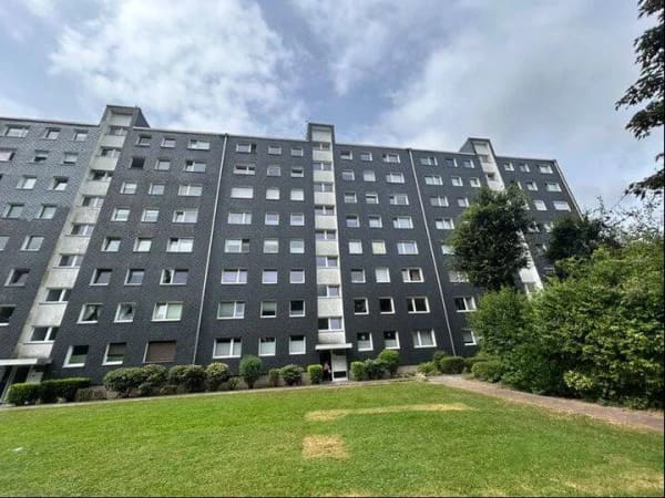 Immobilie in Heiligenhaus - Gut aufgeteilte 4-Zimmer-Wohnung mit großem Sonnenbalkon in Unterilp! - Bild 1