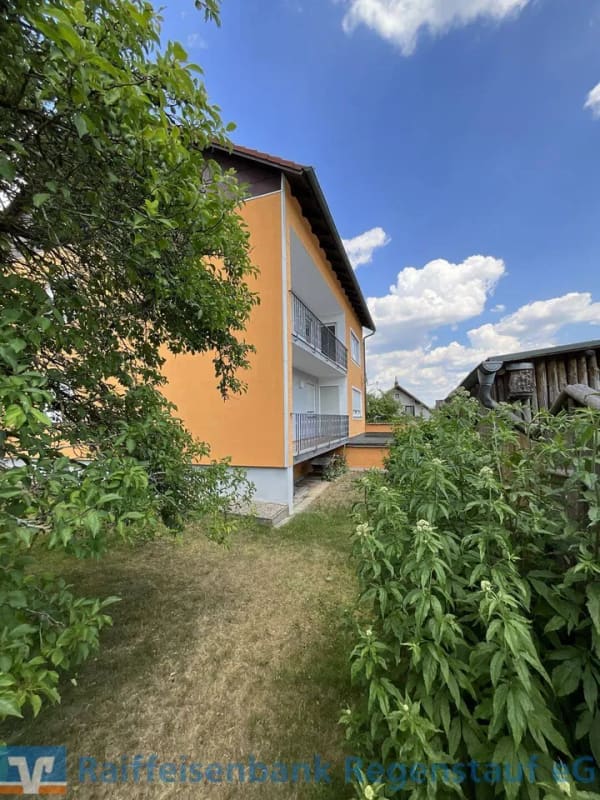 Immobilie in Lappersdorf - Gepflegtes Mehrfamilienhaus mit drei Wohneinheiten und Garten! - Bild 3