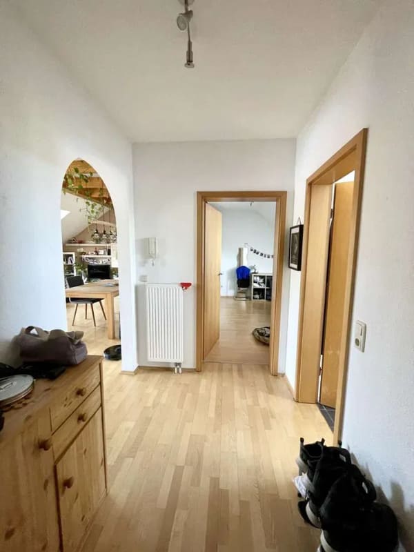 Immobilie in Wörth am Main - Wohnen mit Aussicht – Attraktive Dachgeschosswohnung mit Loggia und Blick auf die Weinberge - Bild 4