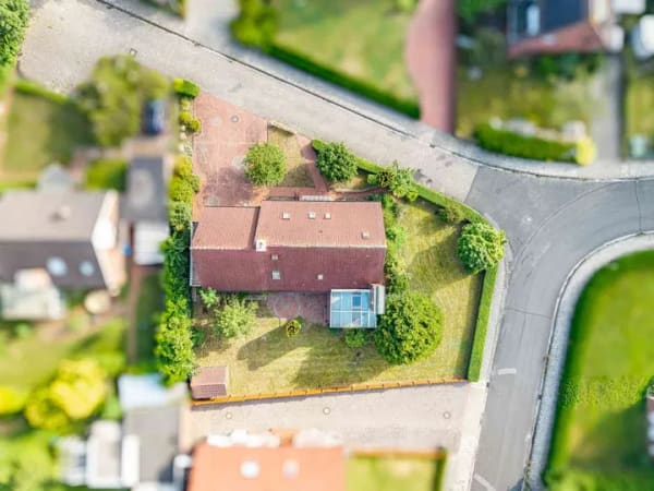 Immobilie in Westoverledingen - Möbliertes Einfamilienhaus mit Wintergarten und großzügigem Grundstück in ruhiger Lage ! - Bild 2
