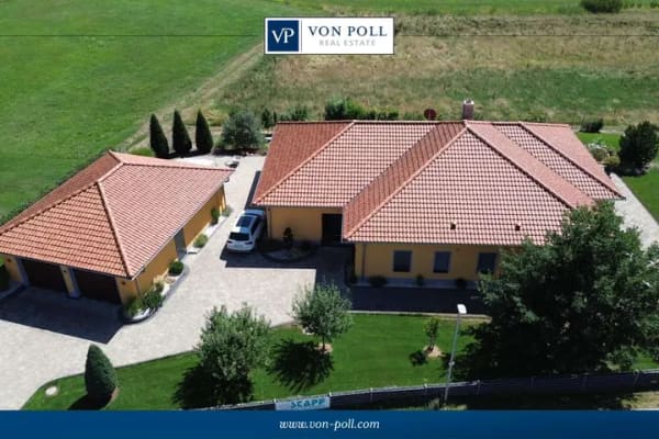 Immobilie in Burgebrach - Wohnen auf höchstem Niveau – Großzügiger Bungalow mit weitläufigem Grundstück - Bild 0