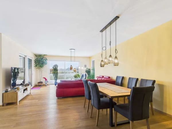 Immobilie in Burgebrach - Wohnen auf höchstem Niveau – Großzügiger Bungalow mit weitläufigem Grundstück - Bild 2