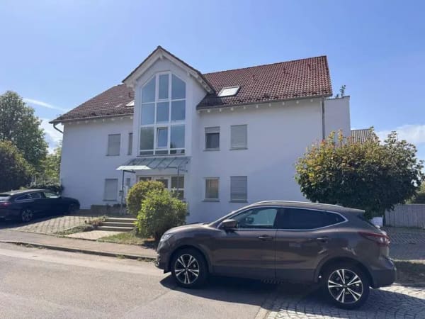 Immobilie in Bempflingen - Helle 2 Zimmer-Wohnung mit Blick ins Grüne, Einbauküche, Balkon und Außenstellplatz - Bild 1