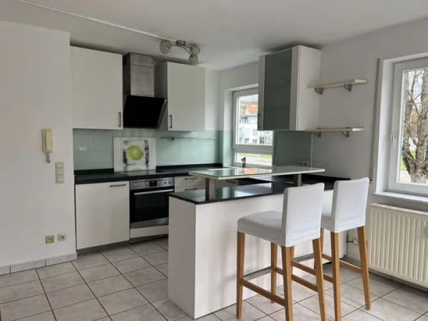 Immobilie in Bempflingen - Helle 2 Zimmer-Wohnung mit Blick ins Grüne, Einbauküche, Balkon und Außenstellplatz - Bild 3