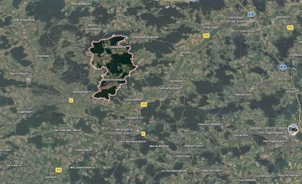 Immobilie in Münchsteinach - Beeindruckendes Mehrgenerationenhaus mit Weitblick: Massiv gebaut, überdurchschnittlich modernisiert - Bild 2