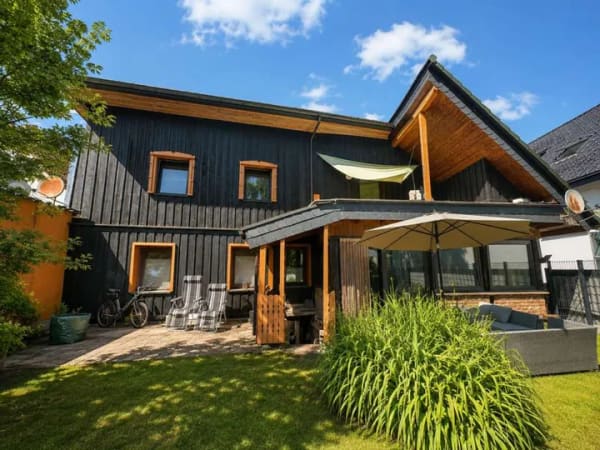 Immobilie in Bad Driburg - ***Großzügiges Einfamilienhaus mit Wintergarten, Kamin und vielseitigen Nutzungsmöglichkeiten*** - Bild 1