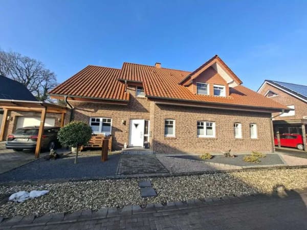 Immobilie in Salzbergen - Attraktives Haus mit Einliegerwohnung in begehrter Lage von Salzbergen. Ein ideales Zuhause! - Bild 0