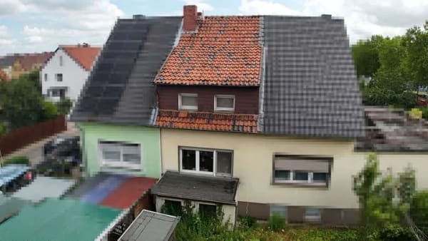 Immobilie in Lehrte - Renovierungsbedürftiges dreigeschossiges Reihenmittelhaus mit großem Garten - Bild 2