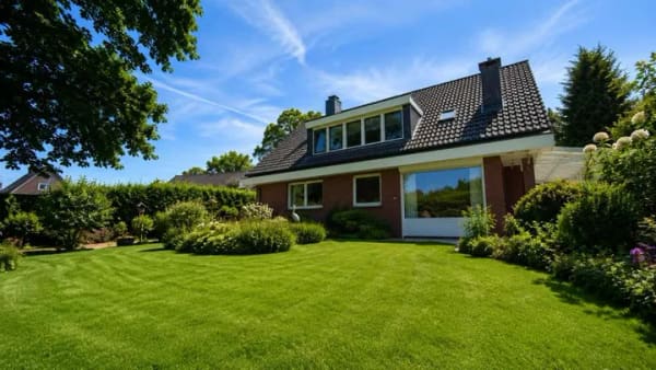 Immobilie in Moorrege - Außergewöhnliches Architektenhaus mit Einliegerwohnung in begehrter Lage von Moorrege - Bild 1