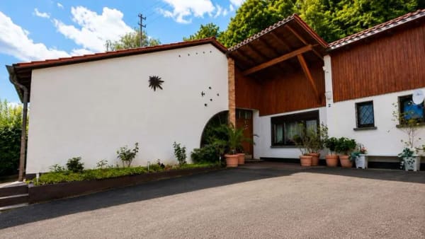 Immobilie in Frankenstein - Schöner Bungalow in traumhafter Waldrandlage, großzügiges Grundstück mit viel Lebensqualität. - Bild 1