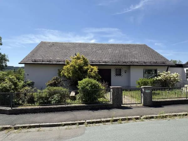 Immobilie in Naila - Einfamilienhaus mit Einliegerwohnung in Naila - Bild 1