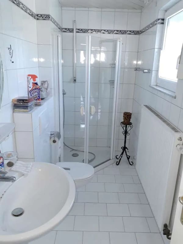 Immobilie in Bopfingen - Freistehendes Einfamilienhaus mit großzügigem Garten und Garagenhaus - Bild 1