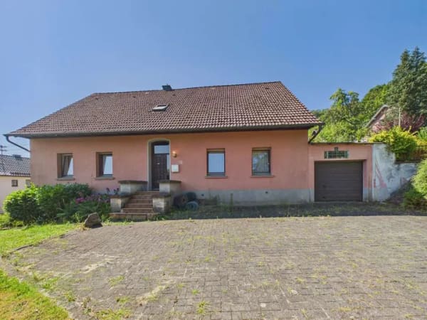 Immobilie in Windeck - Wohnen mit Geschichte in ehemaliger Schule von Rosbach: 260 m², 8 Zimmer, Wintergarten, Garage - Bild 0