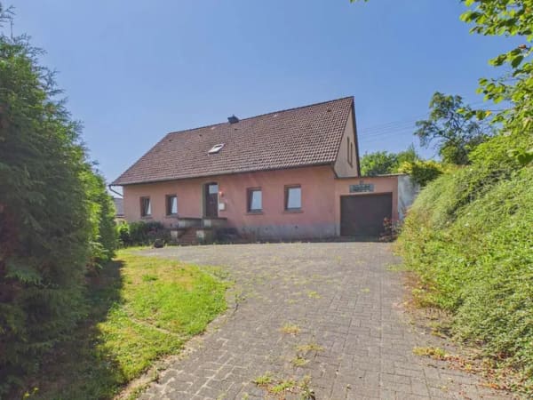 Immobilie in Windeck - Wohnen mit Geschichte in ehemaliger Schule von Rosbach: 260 m², 8 Zimmer, Wintergarten, Garage - Bild 2
