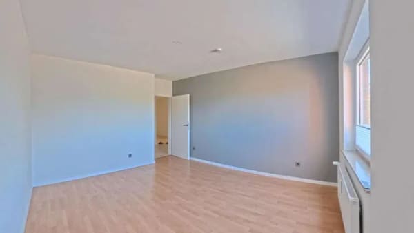 Immobilie in Adendorf - Bezugsfreie 3-Zimmer-Eigentumswohnung mit Tiefgaragenstellplatz in begehrter Lage von Adendorf - Bild 2