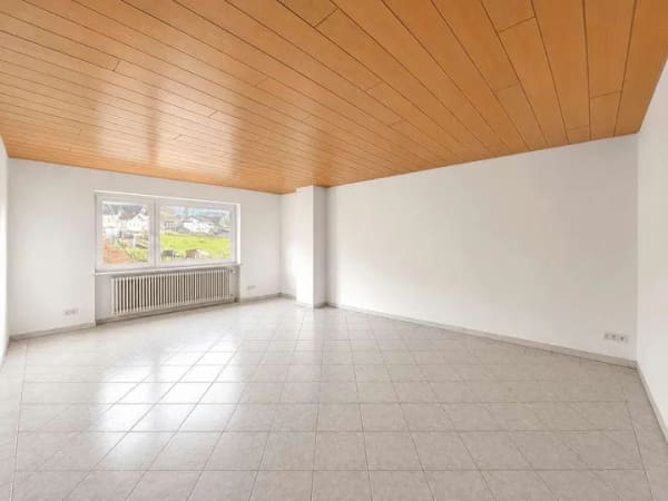 Immobilie in Sasbach - 4-Zi-Wohnung mit PV-Anlage & 2 Stellplätzen in Sasbach mit Blick in Rheinebene - Bild 0