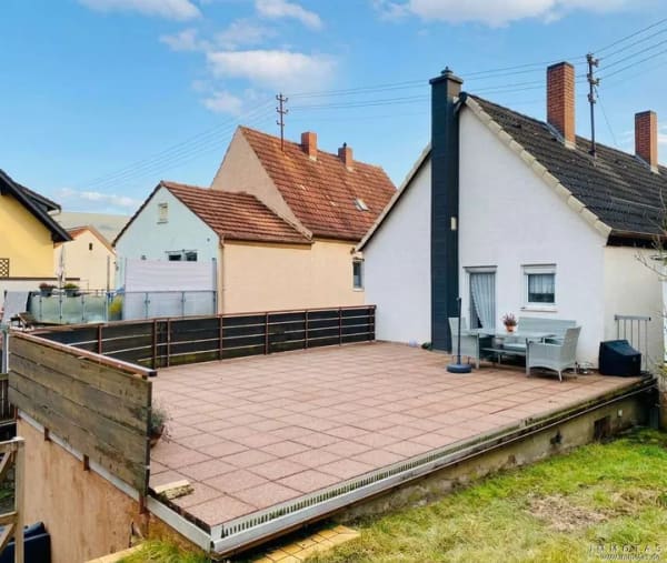 Immobilie in Queidersbach - Großes Grundstück, viele Möglichkeiten – Einfamilienhaus mit 143 m² Wohnfläche - Bild 0