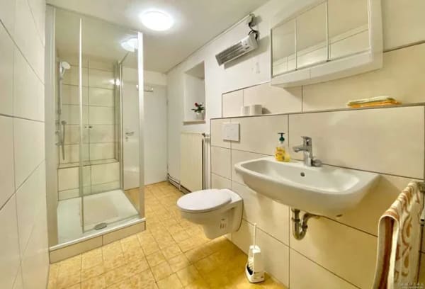Immobilie in Queidersbach - Großes Grundstück, viele Möglichkeiten – Einfamilienhaus mit 143 m² Wohnfläche - Bild 1