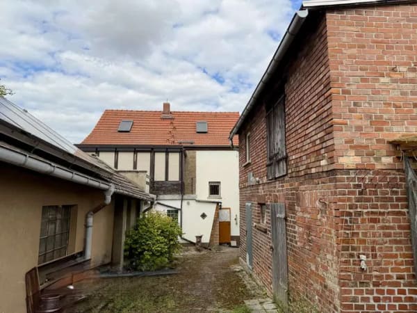 Immobilie in Alsleben - 150 m² Wohnfläche, 4 Zimmer & 2 Garagen – Einfamilienhaus mit Potenzial in Alsleben - Bild 1