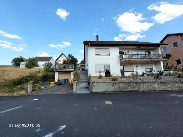 Immobilie in Schöllkrippen - Idyllisches Zweifamilienhaus mit freiem Blick über die Felder - Bild 3