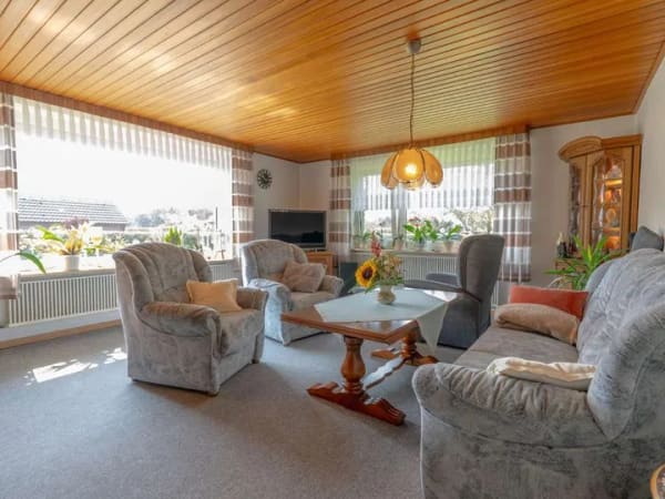 Immobilie in Uplengen - Gepflegtes, solides Fehnhaus ebenerdig bewohnbar, mit Ausbaureserve *RK2602* - Bild 2