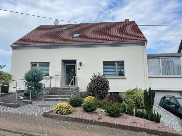 Immobilie in Losheim am See - Gepflegtes Anwesen in ruhiger, sonniger Wohnlage im Losheimer Ortsteil Bachem - Bild 0