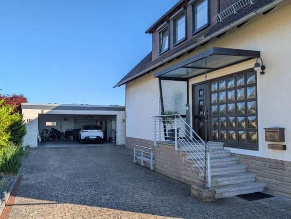 Immobilie in Hülsede - Wohnen mit Aussicht - Charmantes Zweifamilienhaus auf großzügigem Grundstück - Bild 2