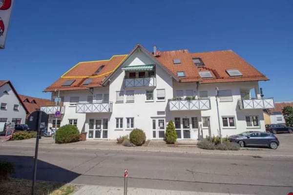 Immobilie in Ostrach - Zentral wohnen mit Weitblick – 3-Zimmer-Dachgeschosswohnung mit Loggia - Bild 1