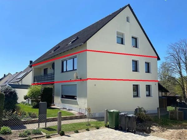Immobilie in Burglengenfeld - 4 1/2-Zi/Kü/Bad-ETW mit Balkon, Garage, Stellplatz und Gartenanteil in einem 3-Fam.-Wohnhaus - Bild 0