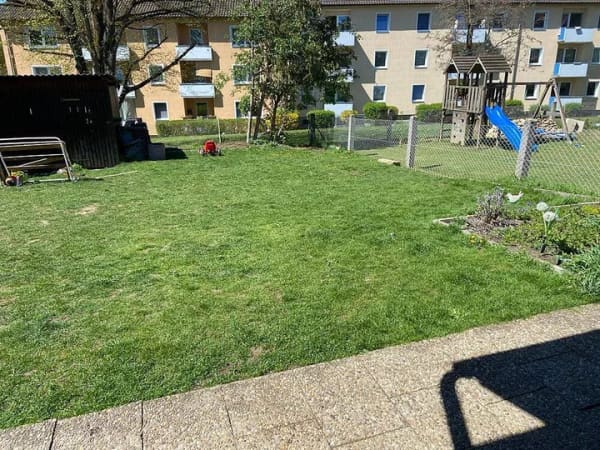 Immobilie in Burglengenfeld - 4 1/2-Zi/Kü/Bad-ETW mit Balkon, Garage, Stellplatz und Gartenanteil in einem 3-Fam.-Wohnhaus - Bild 1