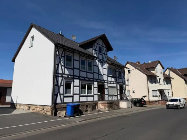 Immobilie in Guxhagen - Großzügiges Reiheneckhaus mit Hinterhaus - Bild 1