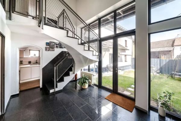Immobilie in Usingen - Architektonisches Unikat in Eschbach mit viel Platz: Fachwerk  trifft modernen Wohnkomfort - Bild 2