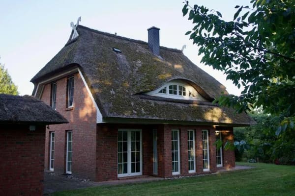 Immobilie in Poseritz - provisionsfrei: Reetdachhaus auf Traumgrundstück mit Meernähe & Ferienhaus-Potenzial - Südrügen - Bild 1