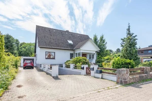 Immobilie in Stelle - Zweifamilienhaus - mit Baupotential im Garten - Bild 1