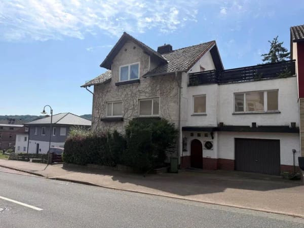 Immobilie in Großalmerode - Großzügiges Zweifamilienhaus mit viel Platz und Freiraum - Bild 1
