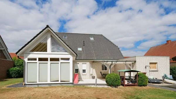 Immobilie in Bakum - Ihr neues Zuhause - Charmantes Einfamilienhaus mit Wohlfühlgarten in Bakum - Bild 2