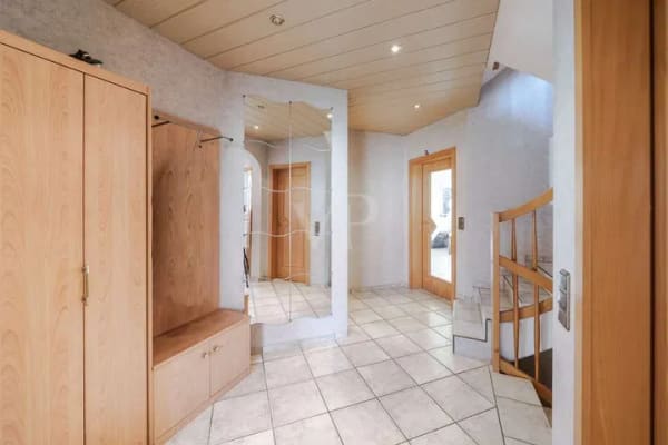 Immobilie in Wehrheim - Top-Lage im Wehrheimer Zentrum: Familienfreundliche Doppelhaushälfte mit Garage & schönem Garten - Bild 1