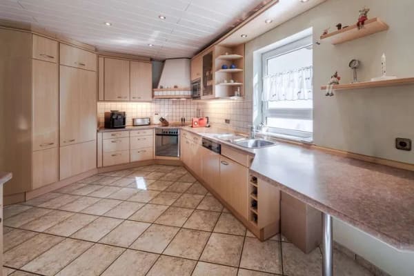Immobilie in Wehrheim - Top-Lage im Wehrheimer Zentrum: Familienfreundliche Doppelhaushälfte mit Garage & schönem Garten - Bild 2