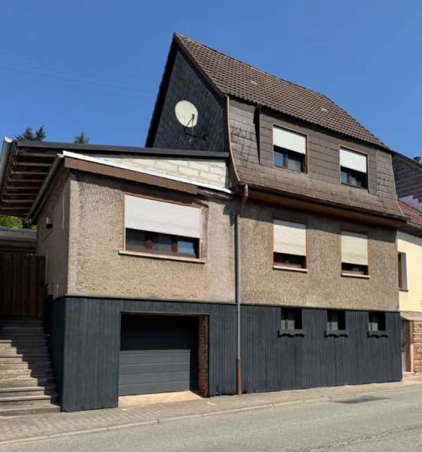 Immobilie in Zweibrücken - ZW-Mittelbach - Einfamilienhaus mit idyllischem Garten und Garage - Bild 0