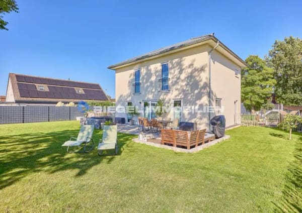Immobilie in Freisbach - Sie hier? Wir auch! (Bj. 2022) Modernes EFH mit vielen Highlights–Toplage & 670 m² großes Grundstück - Bild 2