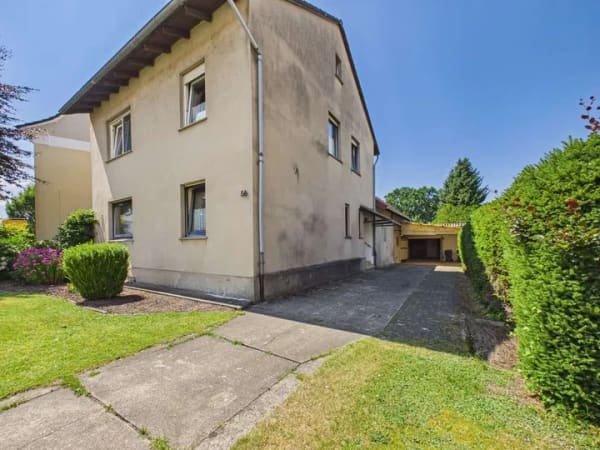 Immobilie in Schlangen - Handwerker aufgepasst!!! Toll gelegenes Einfamilienhaus auf großem Grundstück in Schlangen - Bild 2