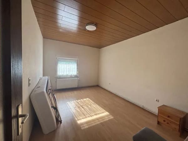 Immobilie in Zwingenberg - Mehrparteienhaus mit angrenzendem Baugrundstück, Garten und vielseitig nutzbaren Nebengebäuden - Bild 3